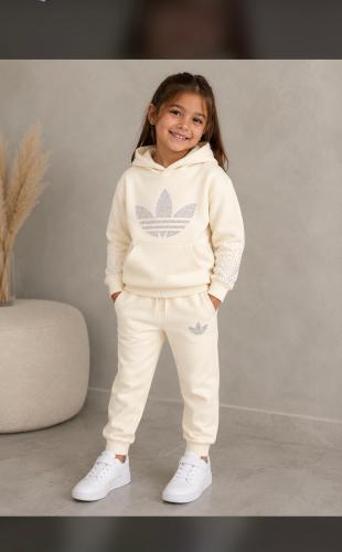 Conjunto Adidas Strass Girl  con Brillo Premium en Logo y Mangas