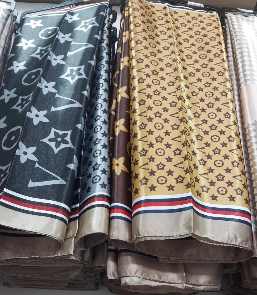 Pañuelos de Seda 90*90cm - WhatsApp%20Image%202026-07-29%20at%2016.20.05%20(1).jpeg