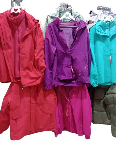 Campera 2 en Uno Importado Polar e Impermeable - Miniatura 2