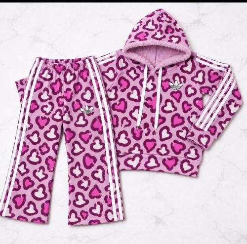 Conjunto con Piel Adi Niñas