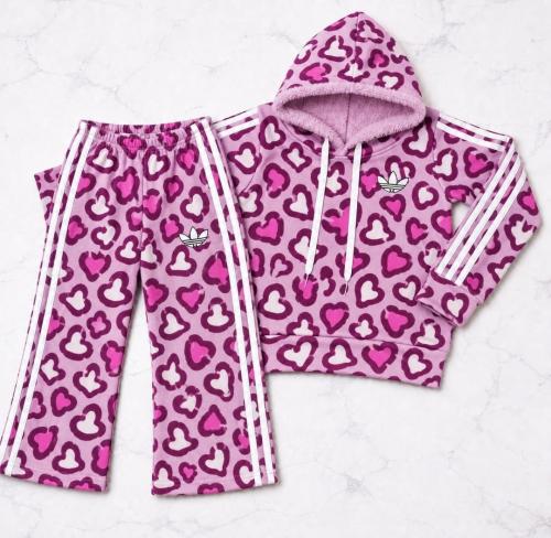 Conjunto con Piel Adi