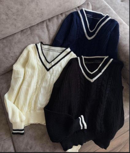 Sweter Universitario