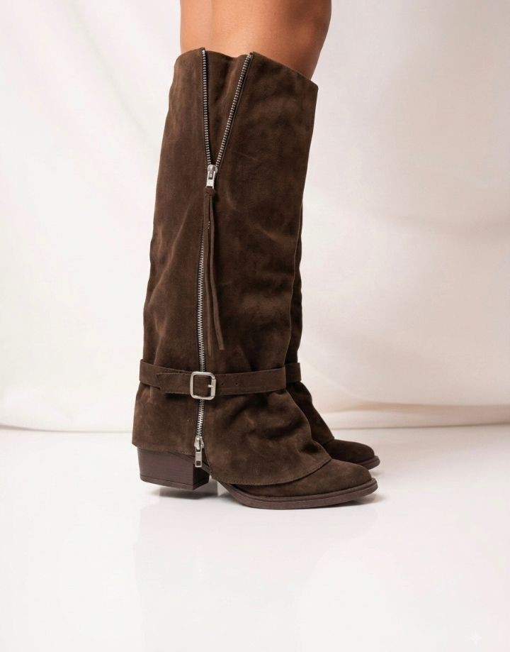 Bota Auca Cierres Volcada Slouchy Gamuzon - Imagen 3