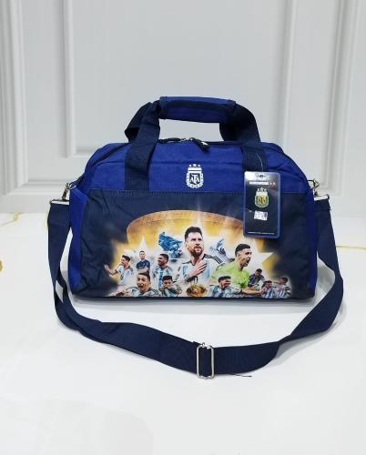 Bolso Deportivo 
excelente Calidad.impermeable)
trae la Tira Larga.
*tamaño Chico*
