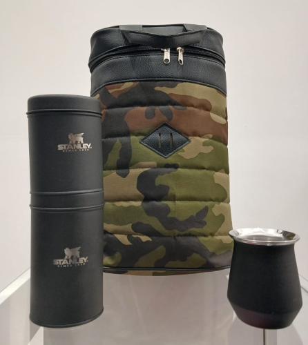 Mochila Matera Camuflada con Set de Latas y Mate