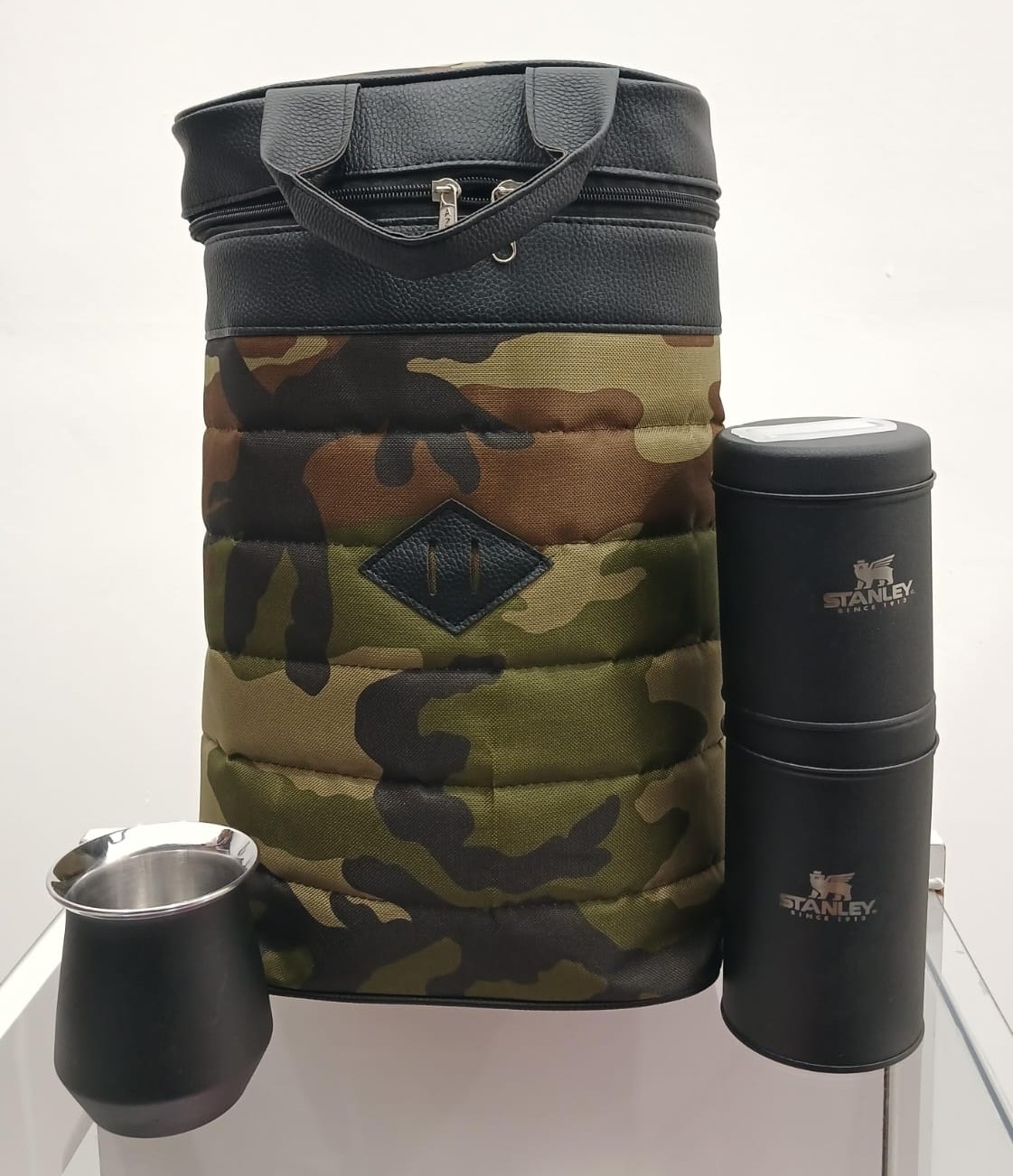 Mochila Matera Camuflada con Set de Latas y Mate - Imagen 2