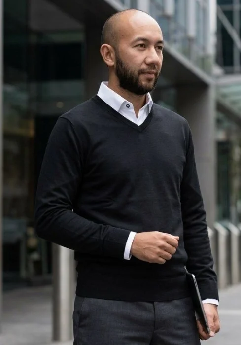 Sweatersr para Hombre en Cuello V Imp.