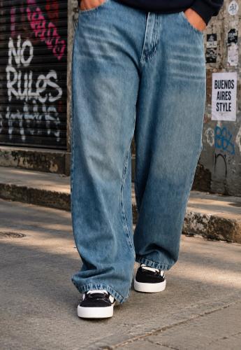 Baggy Recto Holgado Azul Matizado Foc.con Bigotes