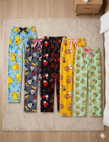 Pantalón de  Personajes Estampado Polar Soft