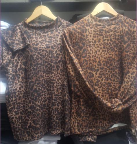 Media Polera de Darlon Animal Print. - Miniatura 2