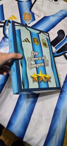  Caja + Camiseta Premium