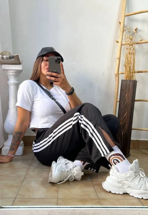Pantalón con Tres Líneas Lycra Frizada