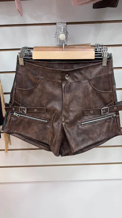 Short con Dos Cierres Cuerina