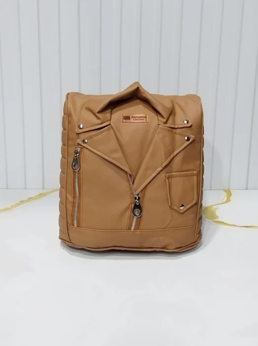 Mochila Modelo Campera de Cuero Ecológico* 
excelente Calidad.