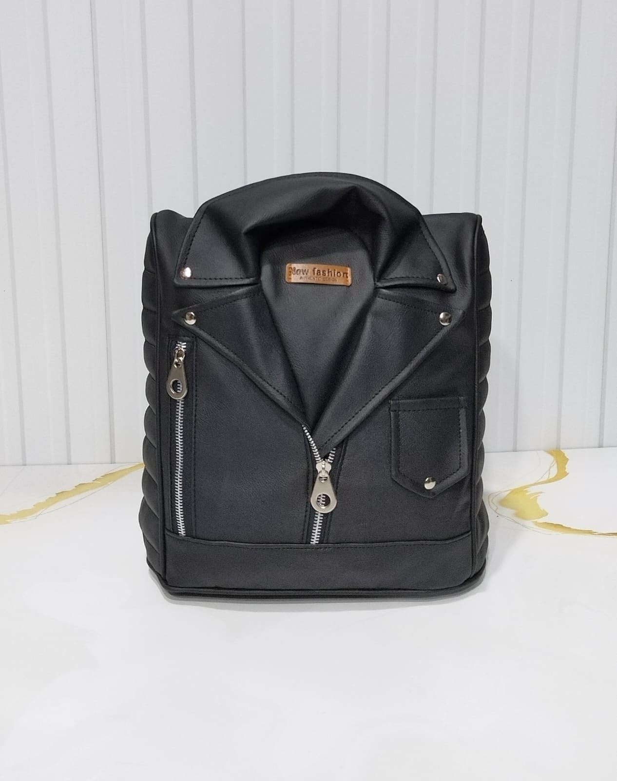 Mochila Modelo Campera de Cuero Ecológico* 
excelente Calidad. - Imagen 2