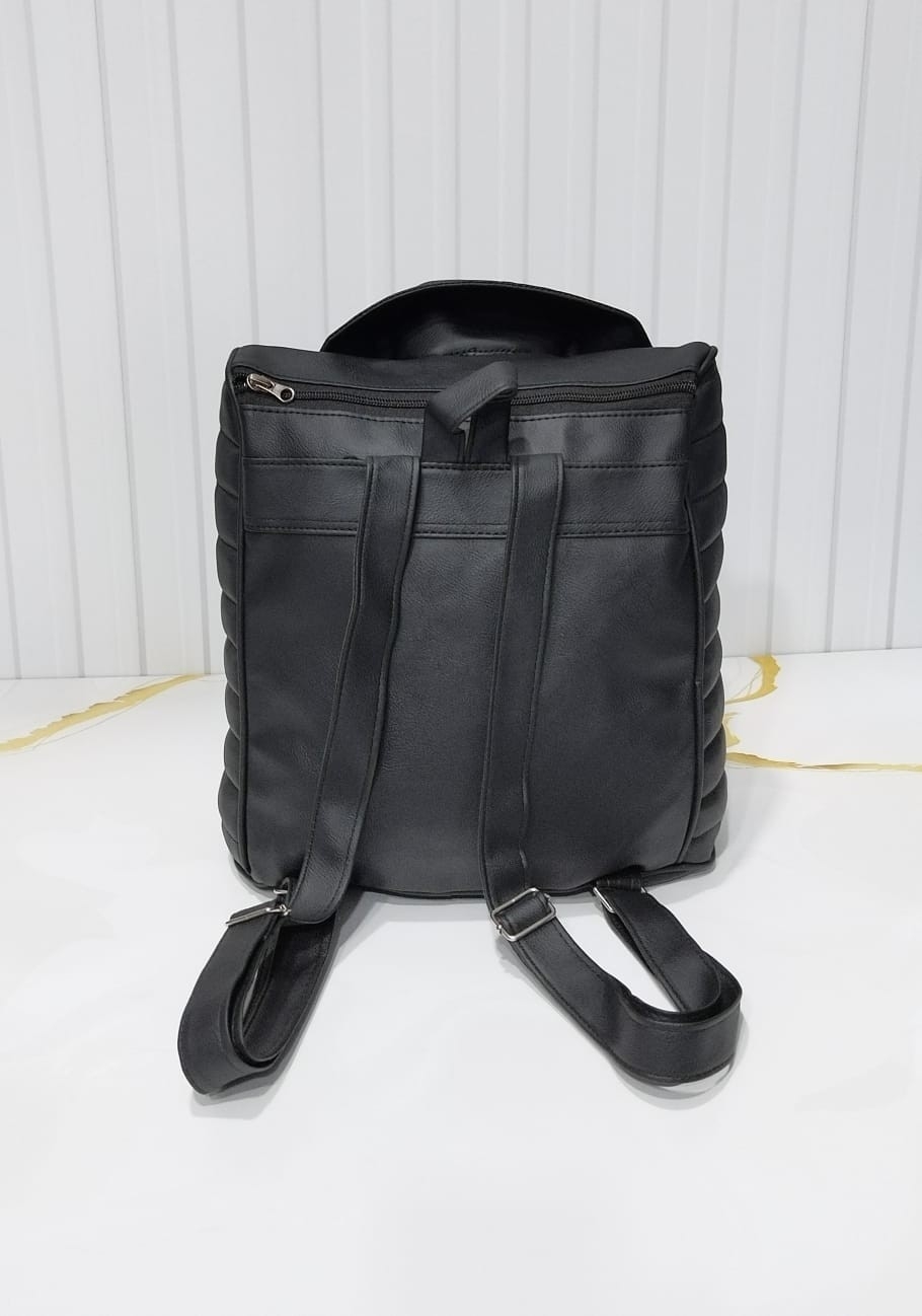 Mochila Modelo Campera de Cuero Ecológico* 
excelente Calidad. - Imagen 3