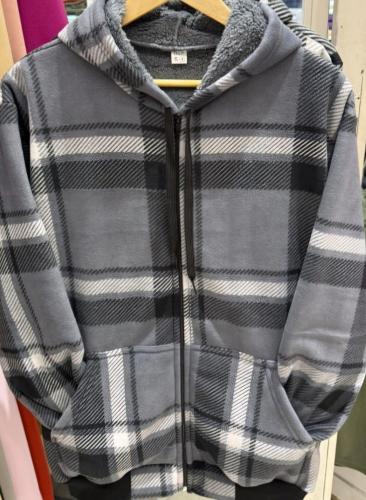 Campera de Polar con Corderito.