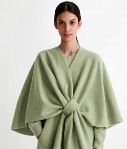 Poncho Tipo Chalina Plush Frizado - Miniatura 3