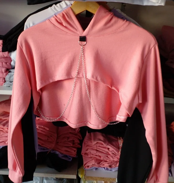 Buzo Crop con Cadena