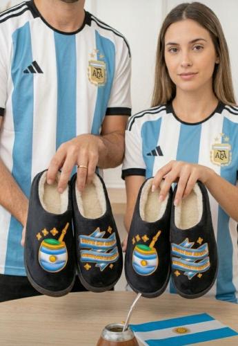  Pantuflas Argentina    Full Peluche Premium  Base Cosida Reforzada - Miniatura 2