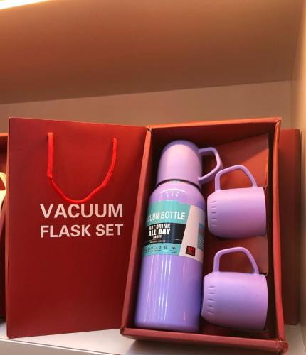 Set Botella y Tazas