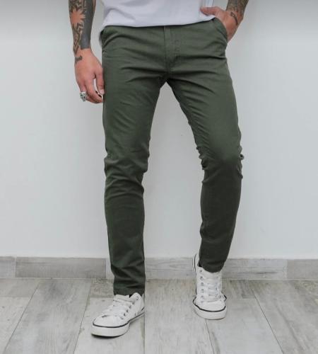Pantalon Corte Chino en Color Verde