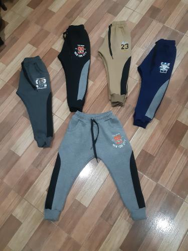 Jogging Combinado de Niño Friza Imvisible Peinado