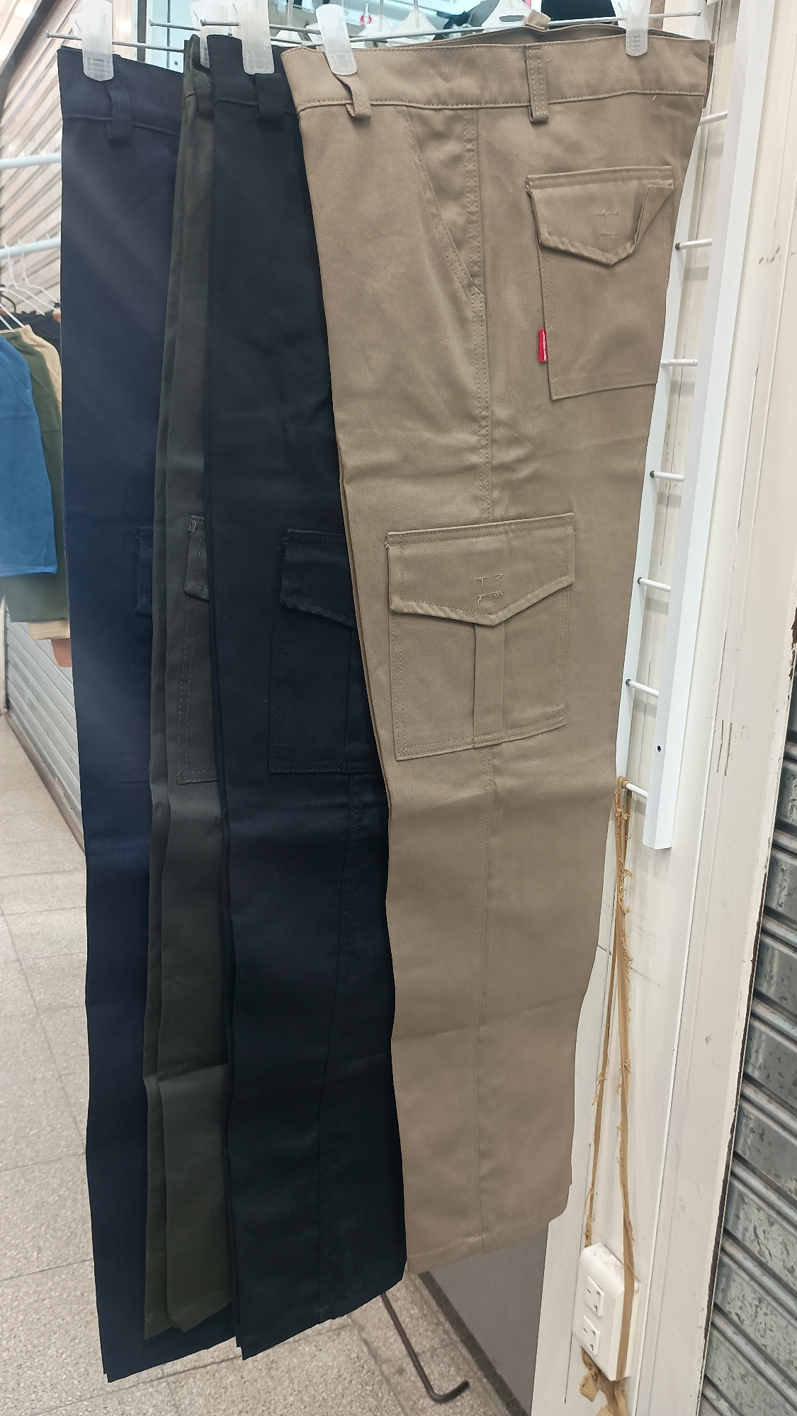 Pantalón Cargo Gabardina Rígida - Imagen 2