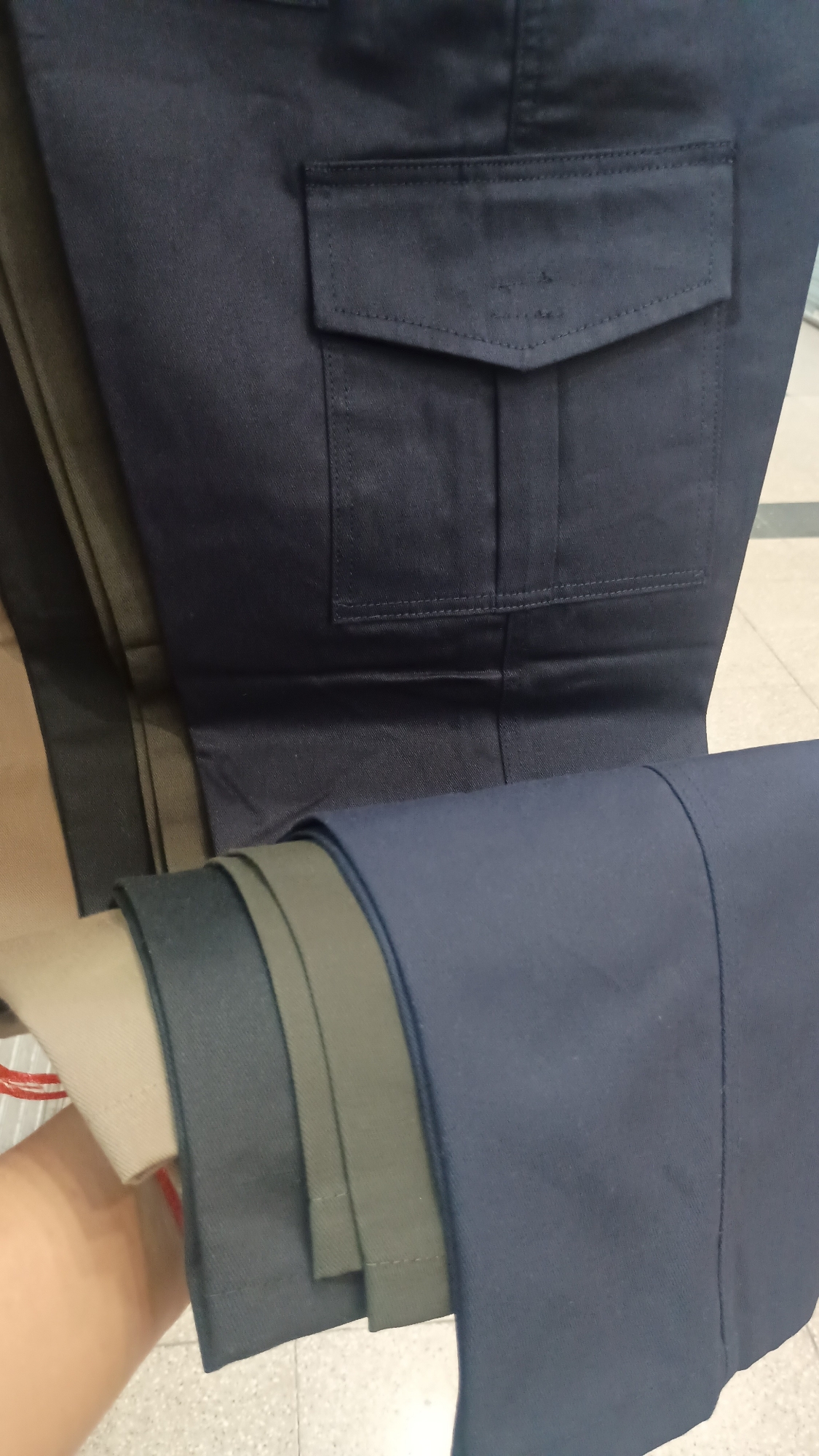 Pantalón Cargo Gabardina Rígida - Imagen 3