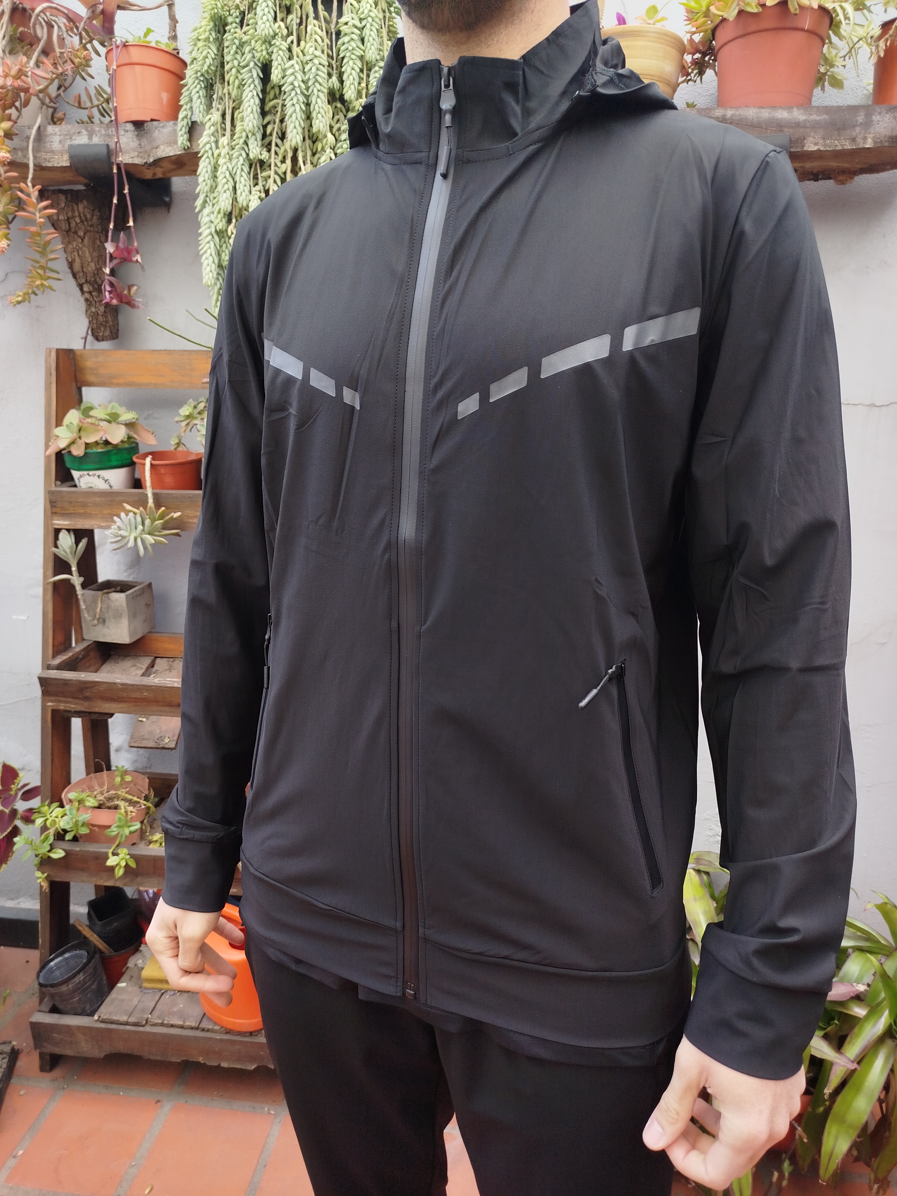 Campera Deportiva - Campera%20deportiva%20negra%20comp.jpg