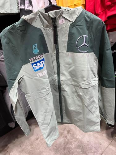 Camperita Rompevientos Dama Mercedes Benz