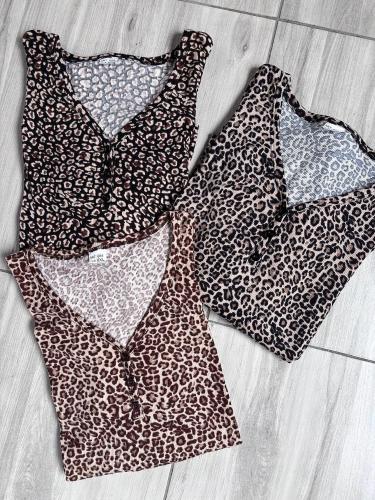 Camiseta con Boton Cuello V Animal Print - Miniatura 2