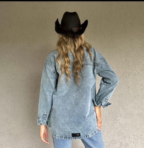 Camisaco Celeste Oversize con Tachas - Miniatura 2