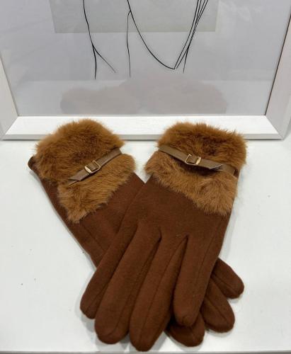 Guantes Von Peluche y Evilla