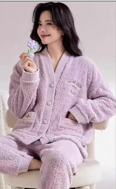 Pijama Peluche Saco Boton - Imagen 3
