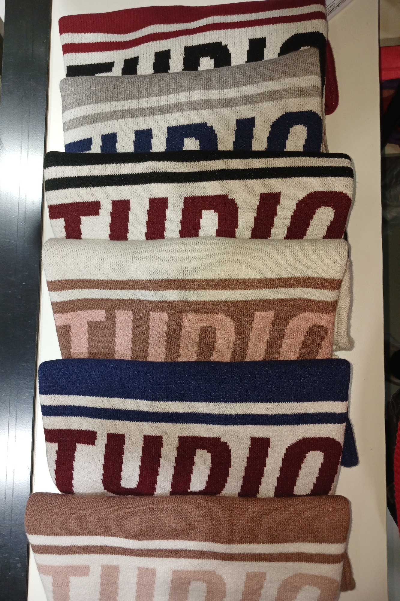 Sweater Studios - Imagen 2