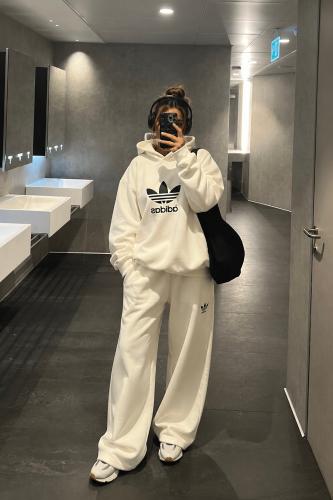 Conjunto Adidas de Mujer
