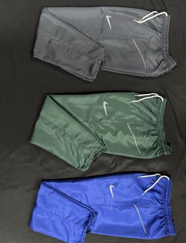 Pantalón de Rompe Viento con Malla