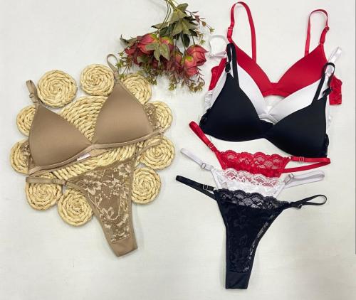 Conjunto Triangulito Lycra C/encaje