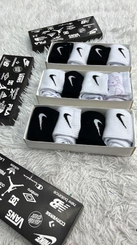Cajas Más 4 Medias