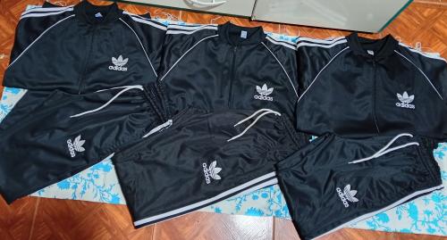 Conjunto de Hombre Bordado Te Kente sin Capucha