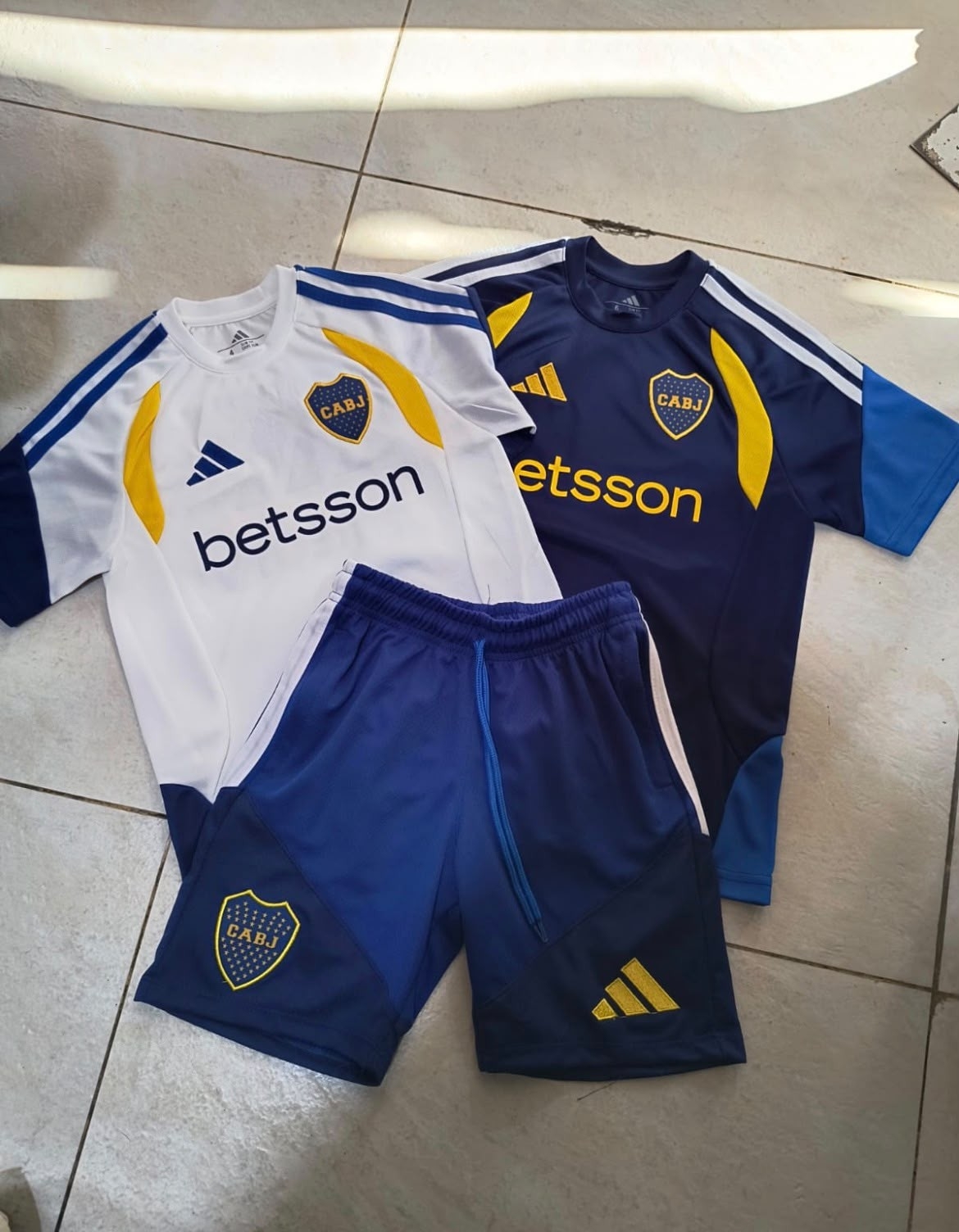 Nuevo Ingreso de Camisetas Deportivas Escudo y Logos Bordados - Imagen 3