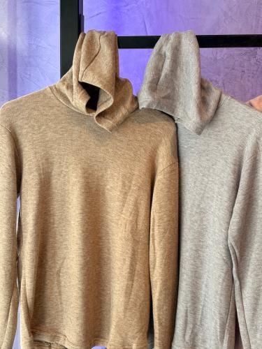 Sweater con Capucha - Miniatura 2