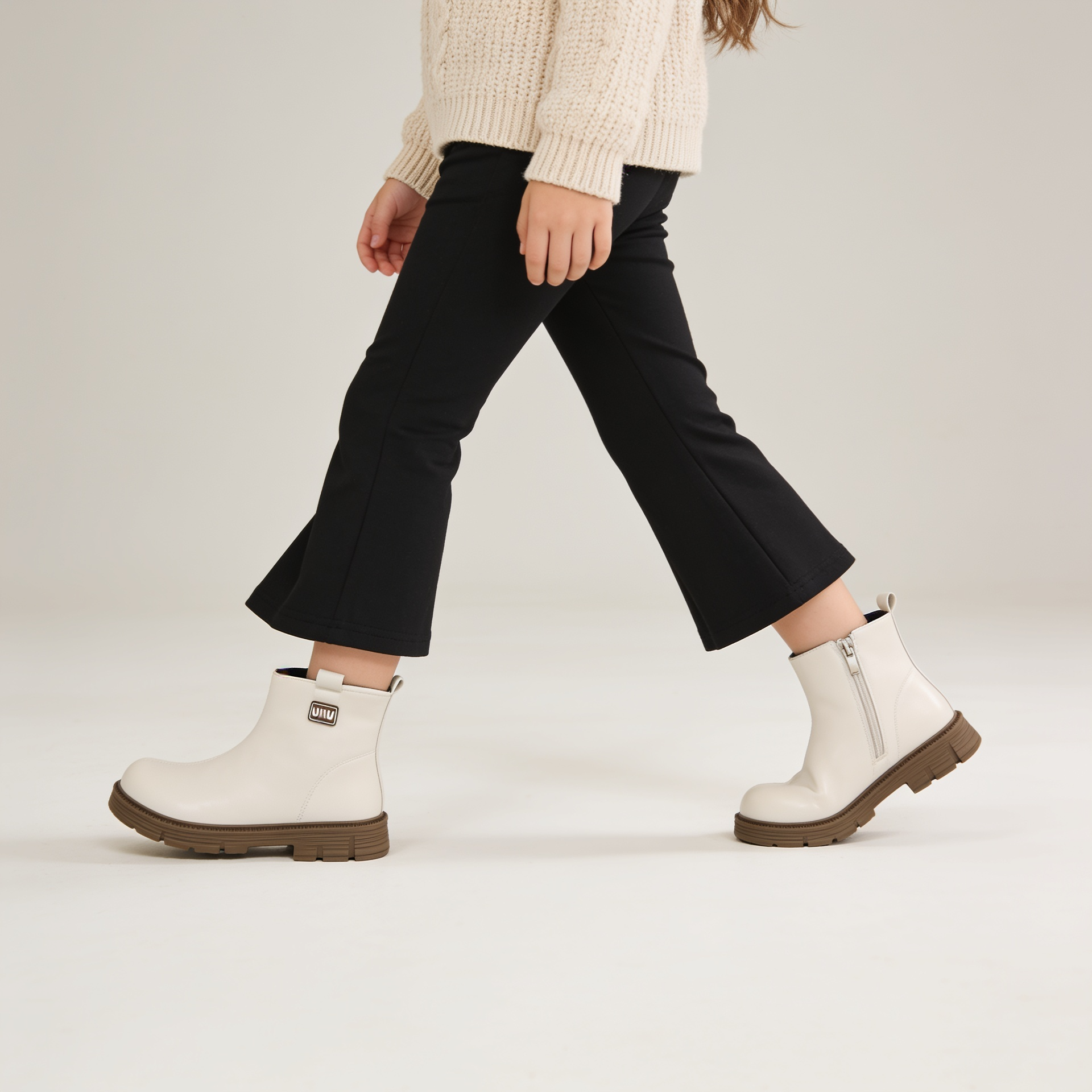 Borcego Ecocuero Cierre Niña Importado Negro Gris Beige Nena Bota Corta - magnific_nina-argentina-de-8-anos-_1shxExvr4r.png