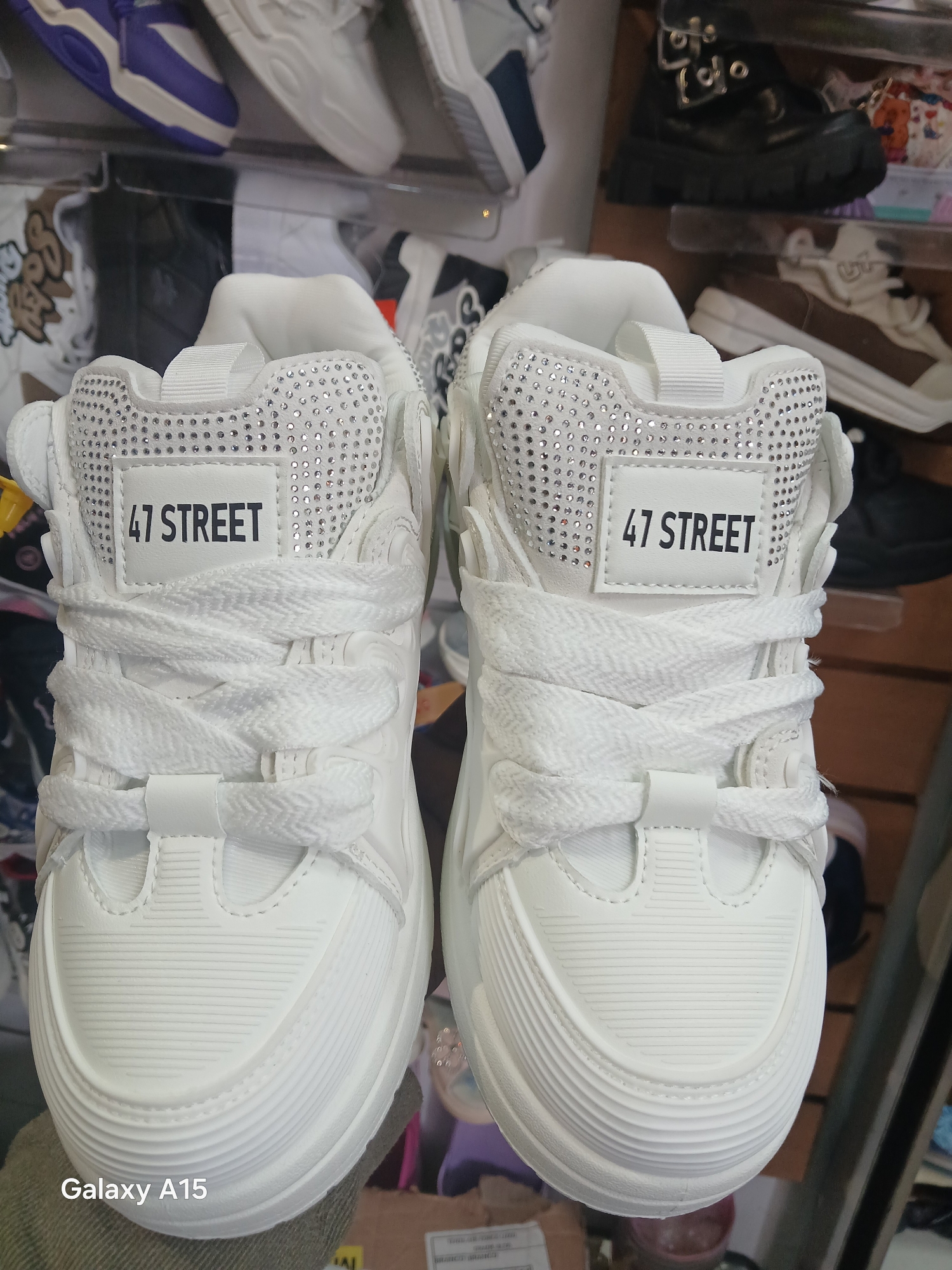 Zapatillas 47  con Brillos - Imagen 2