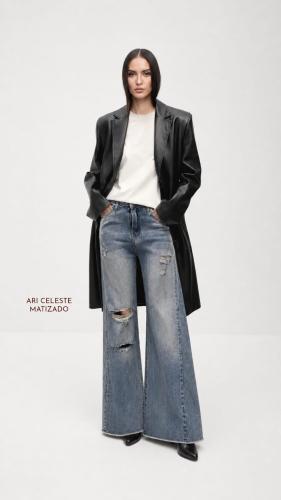 Pantalón Baggy Matizado con Recorte y Pinzas Lateral con Roturas