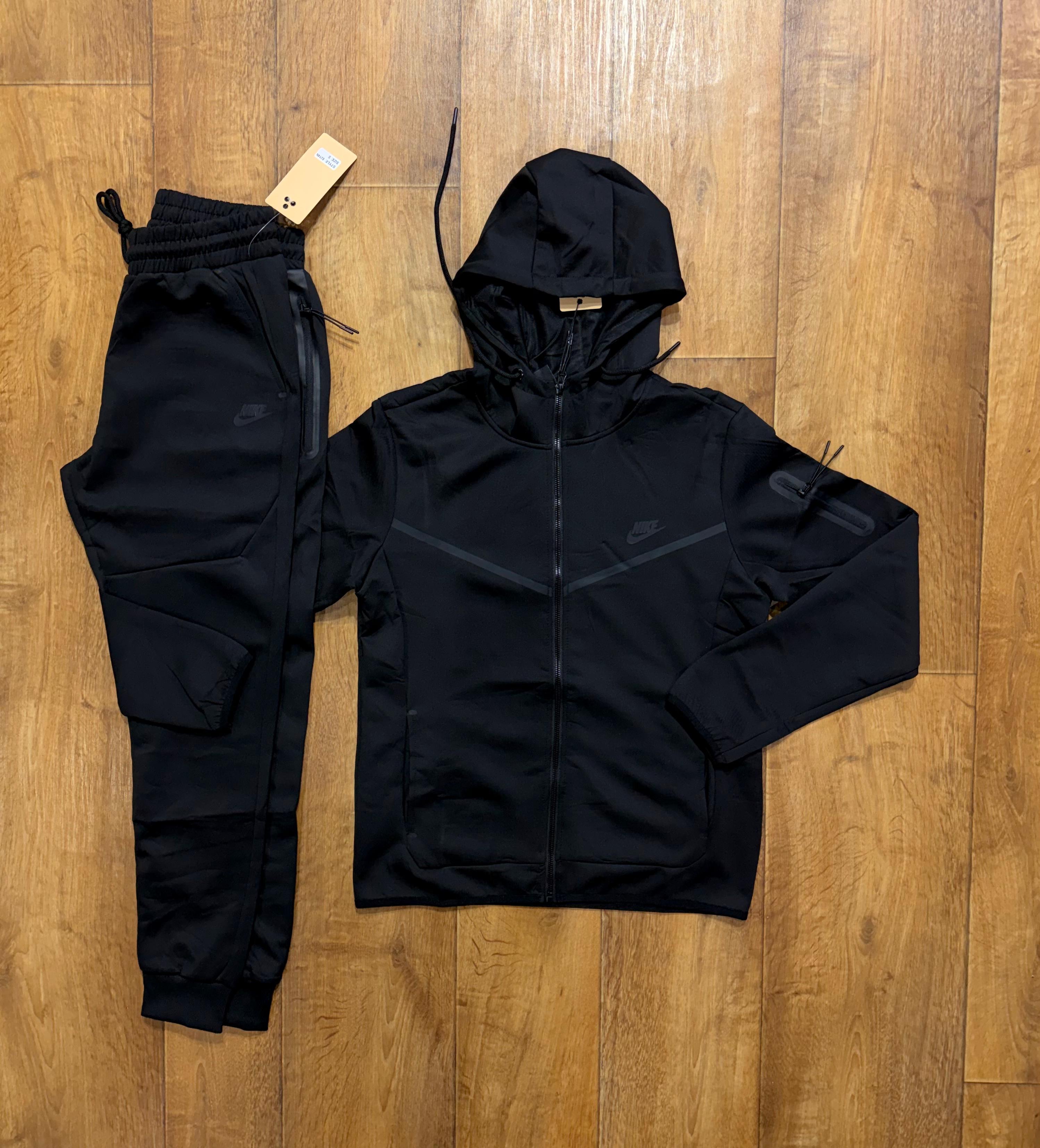 Conjunto Nike Tech Premium - f65cf12b-310e-423e-9fad-990dd2f18341.jpeg