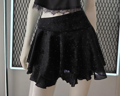 Pollera con Volado Irreguar Velvet Strass