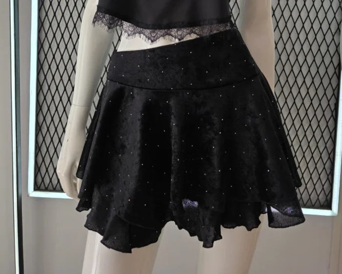 Pollera con Volado Irreguar Velvet Strass