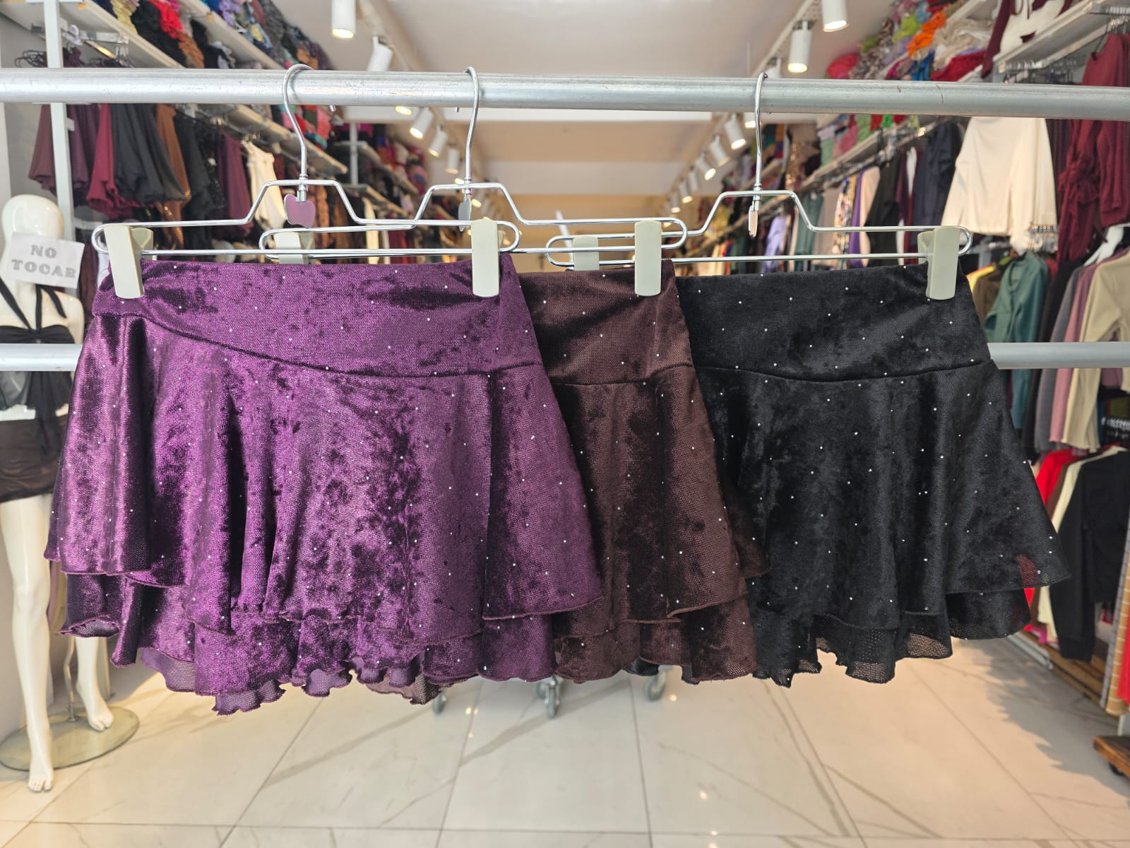 Pollera con Volado Irreguar Velvet Strass - pollera%20velvet%20strass%20(2).jpeg